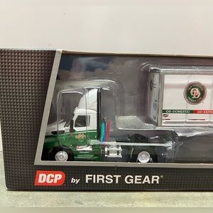 1/64 Dcp Freightliner & Doubles Set very Rare and old Dominion Freight
